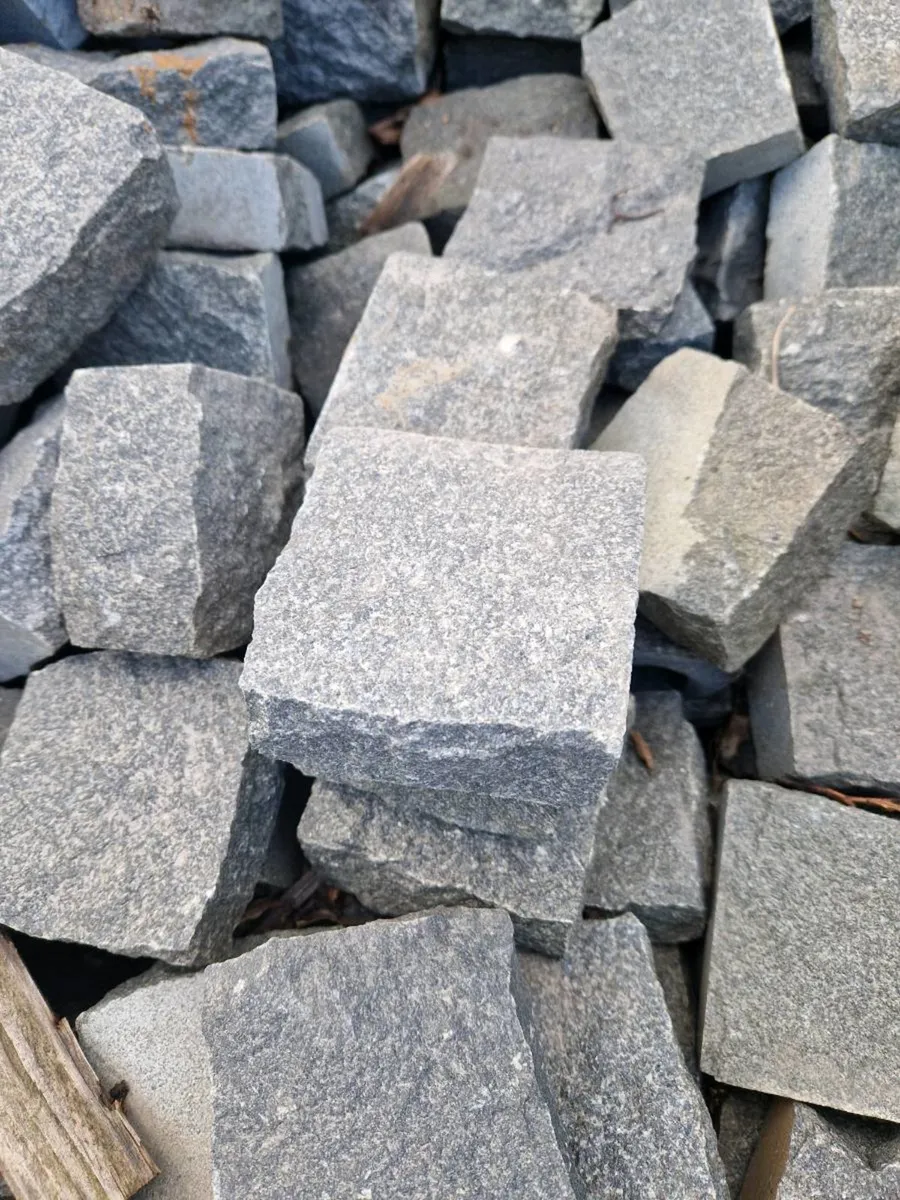 Spainish black Granite split finish cobbles