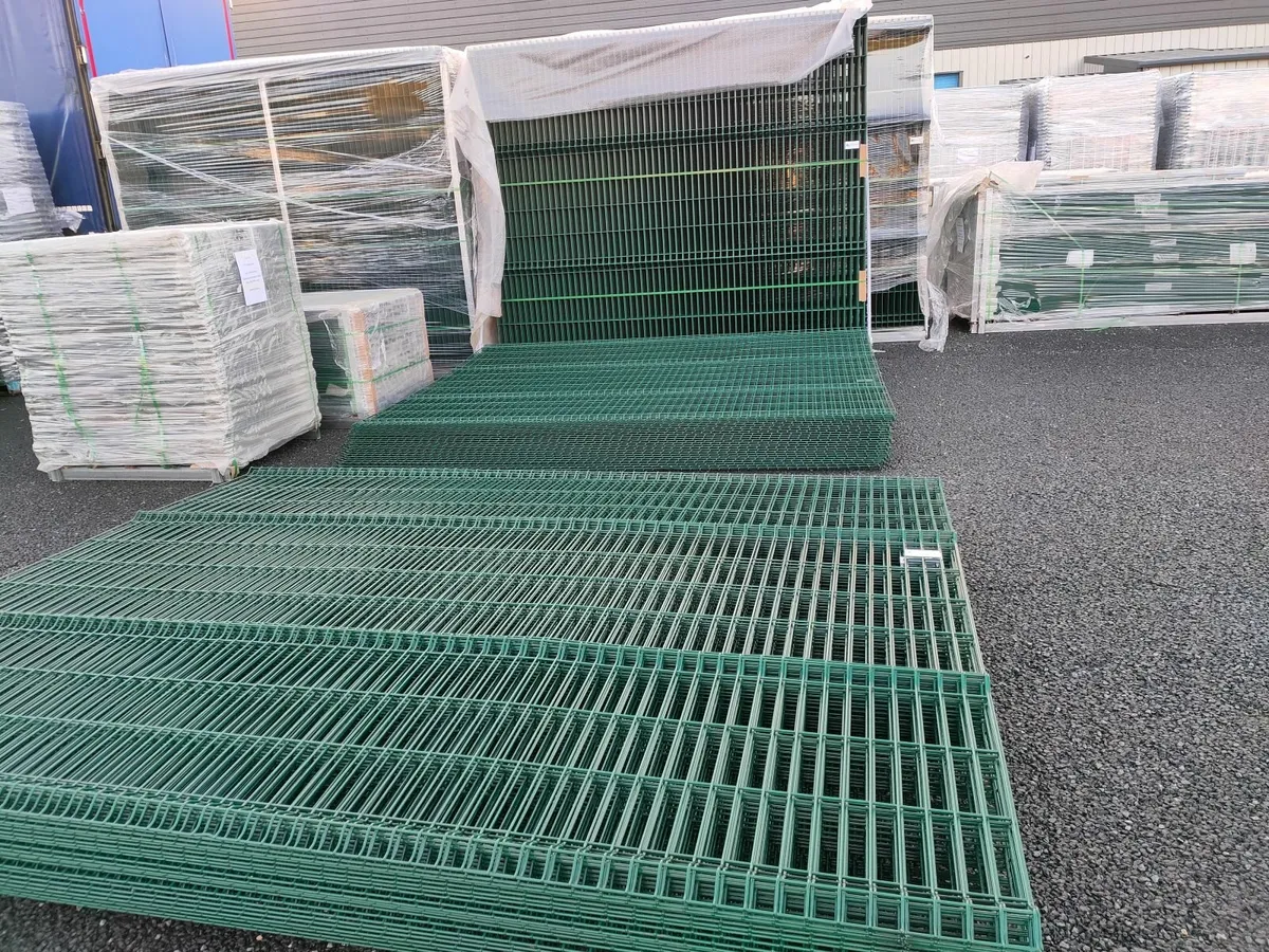 V mesh fencing - Image 1