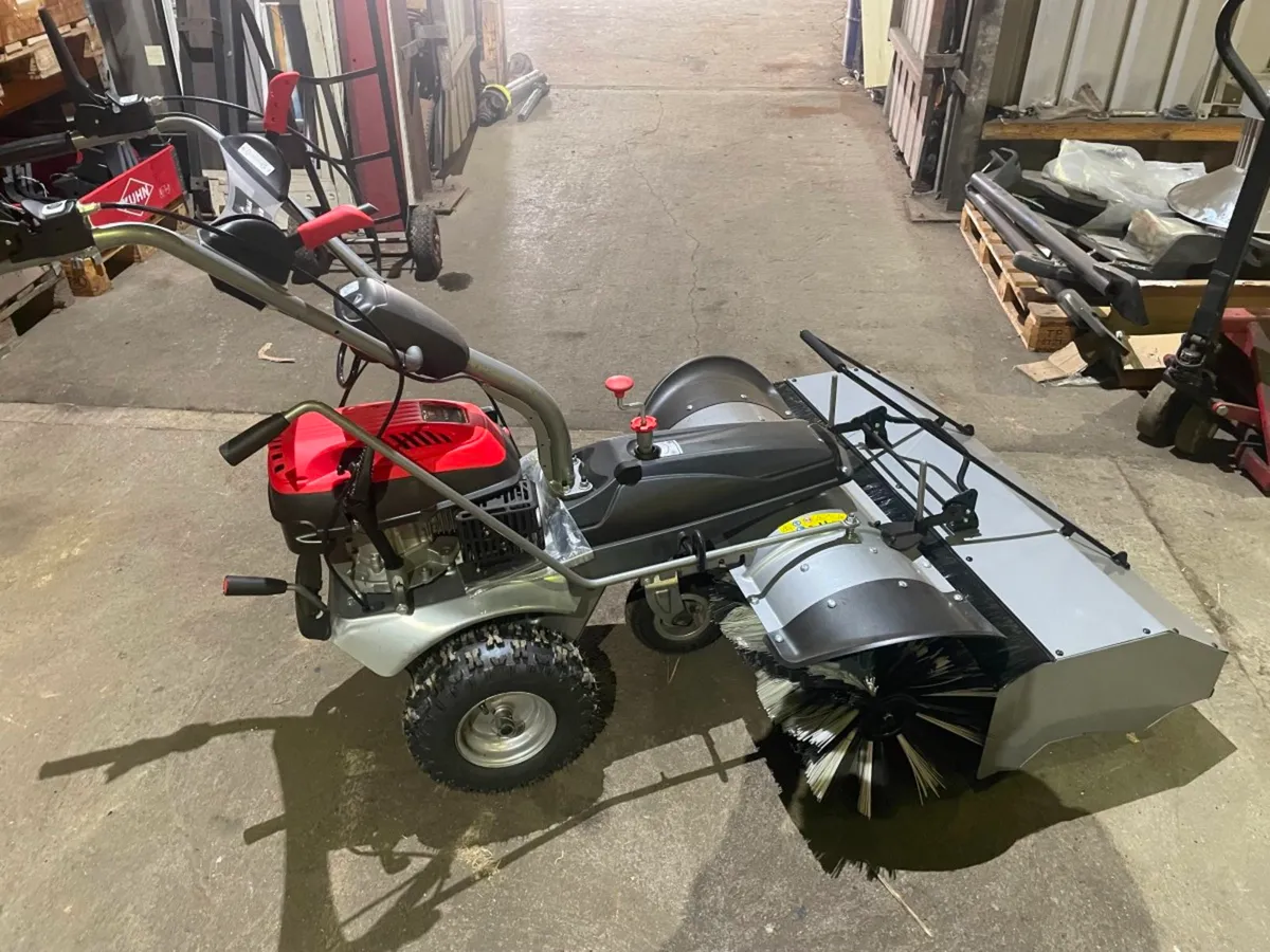 YARD SWEEPER & COLLECTING BIN - Image 3