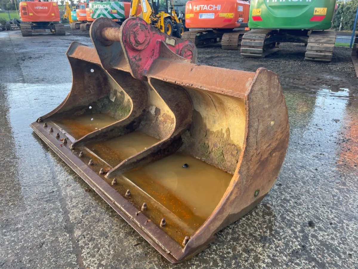 110mm grading bucket to suit 35/45ton - Image 1