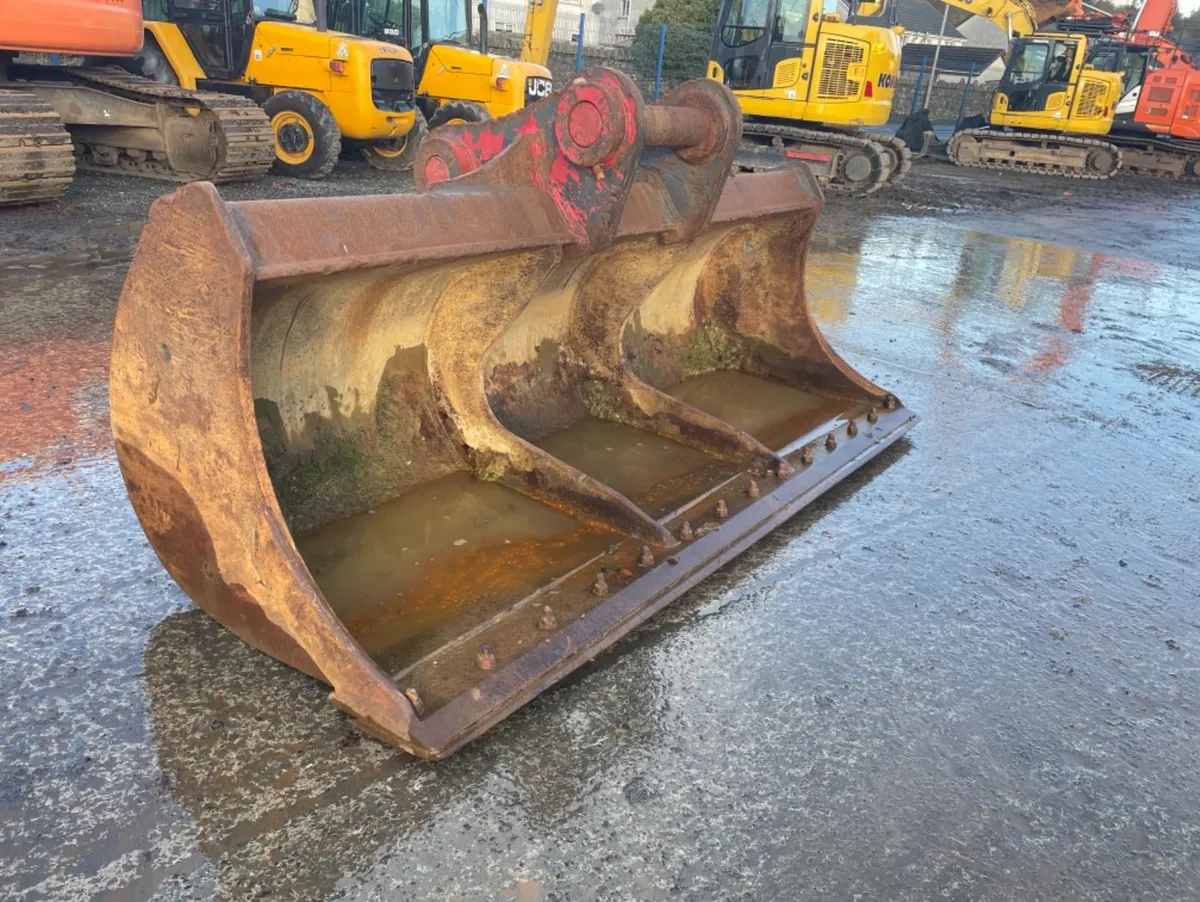 110mm grading bucket to suit 35/45ton - Image 2