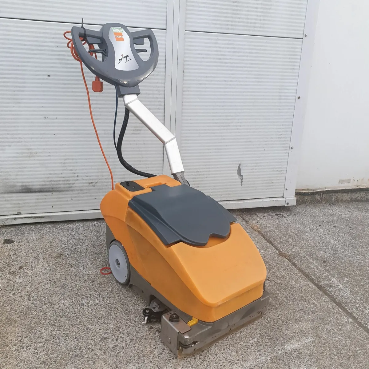 Taski 300  battery operated scrubber dryer - Image 2