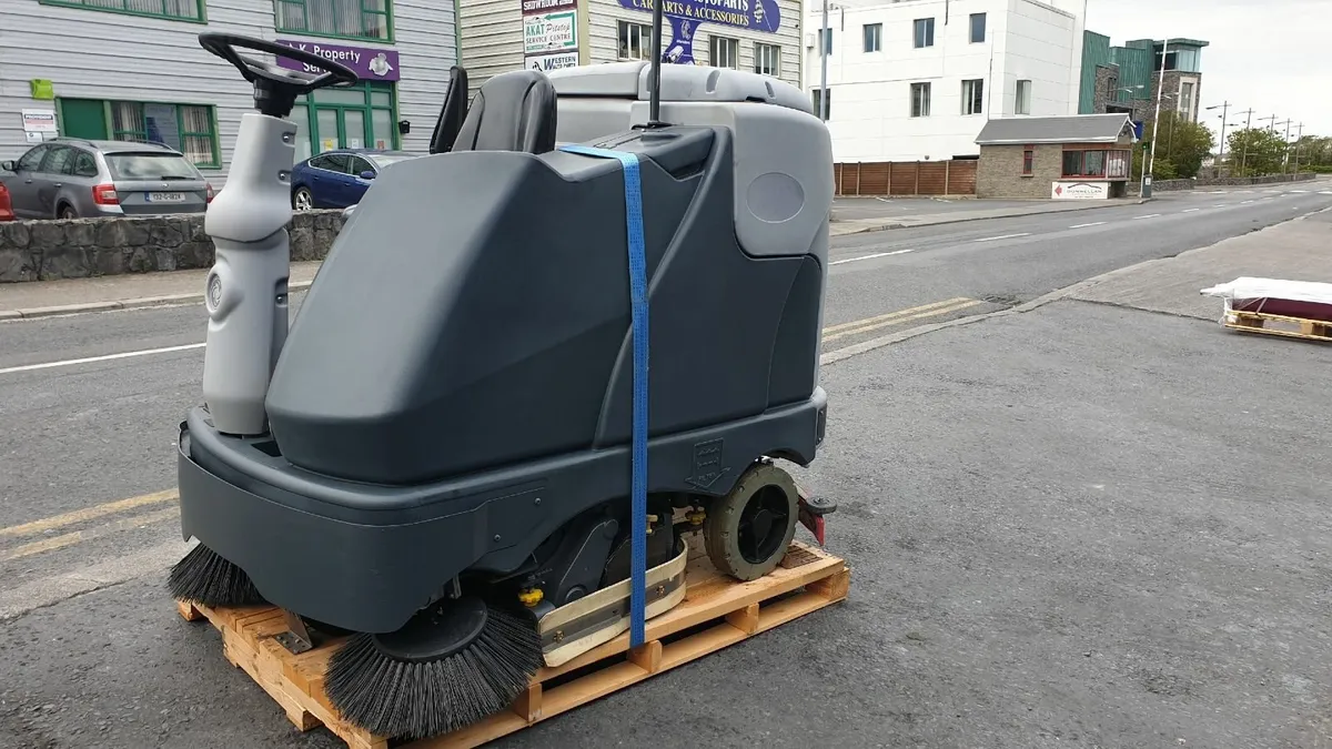 Nilfisk SC6500 Rider scrubber dryer - Image 3