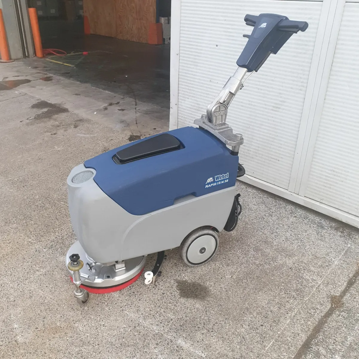 Wirbel rapid 15 battery op scrubber dryer - Image 2