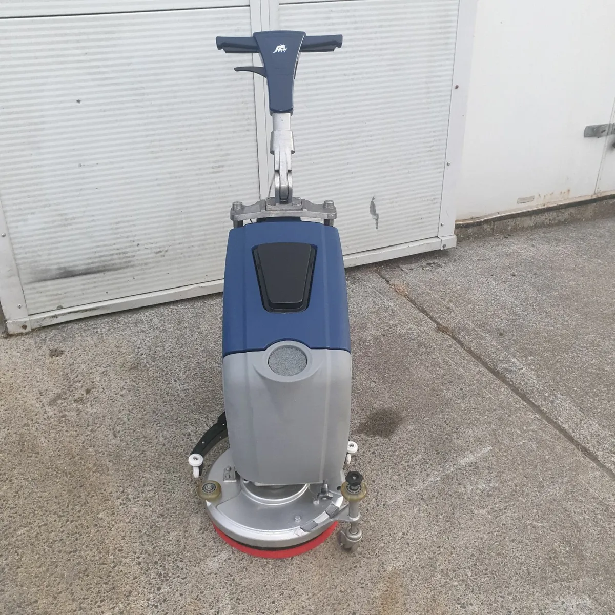 Wirbel rapid 15 battery op scrubber dryer - Image 4