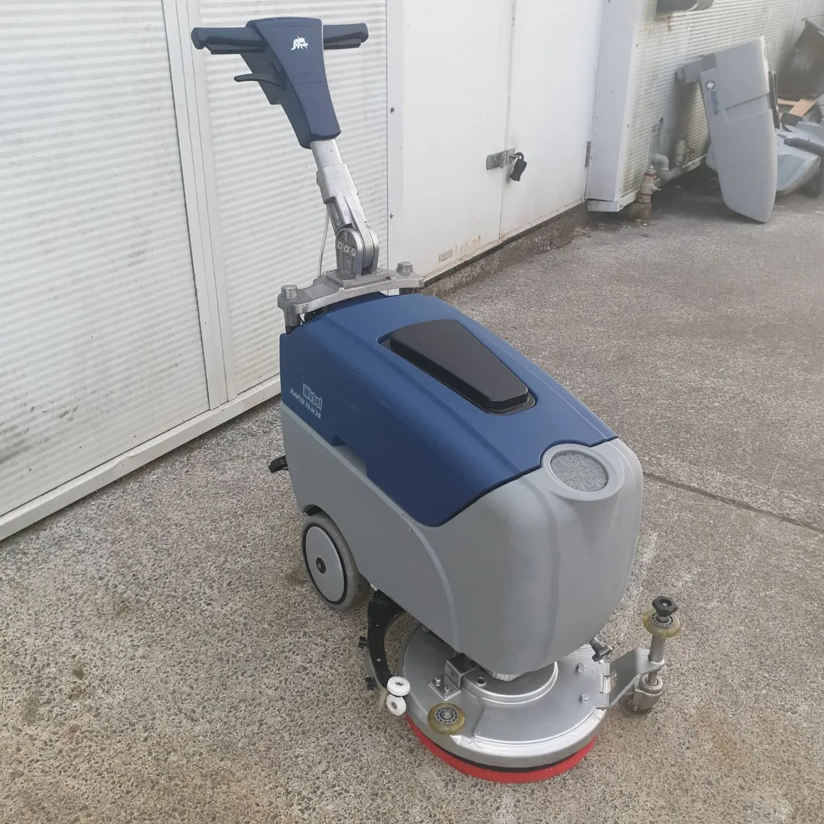 Wirbel rapid 15 battery op scrubber dryer - Image 1