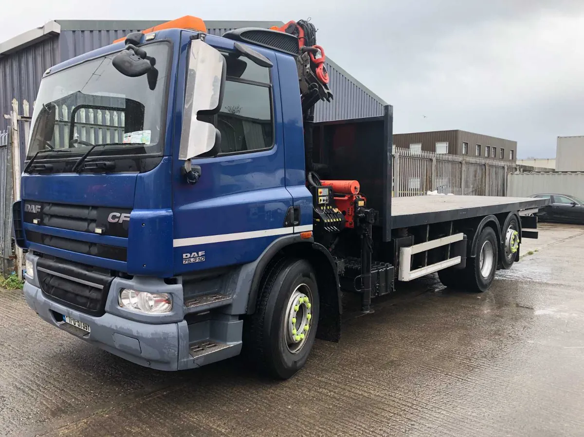 26T DAF Flatbed Truck With Crane - For hire - Image 2