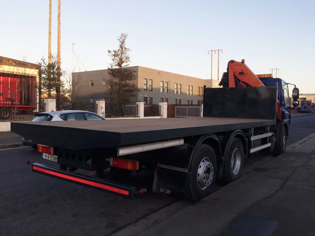 26T DAF Flatbed Truck With Crane - For hire - Image 4