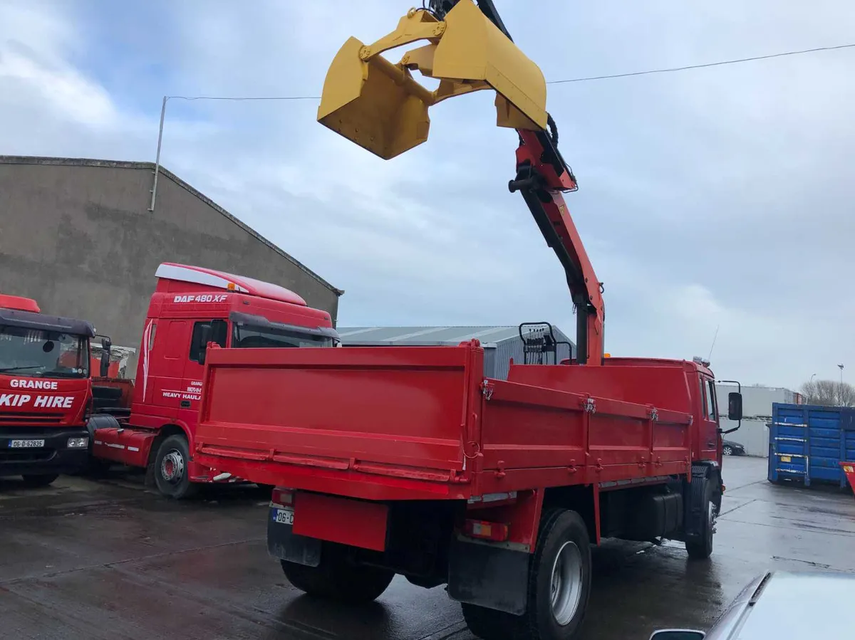 VOLVO 18T TIPPER WITH CLAMSHELL FOR HIRE - Image 3