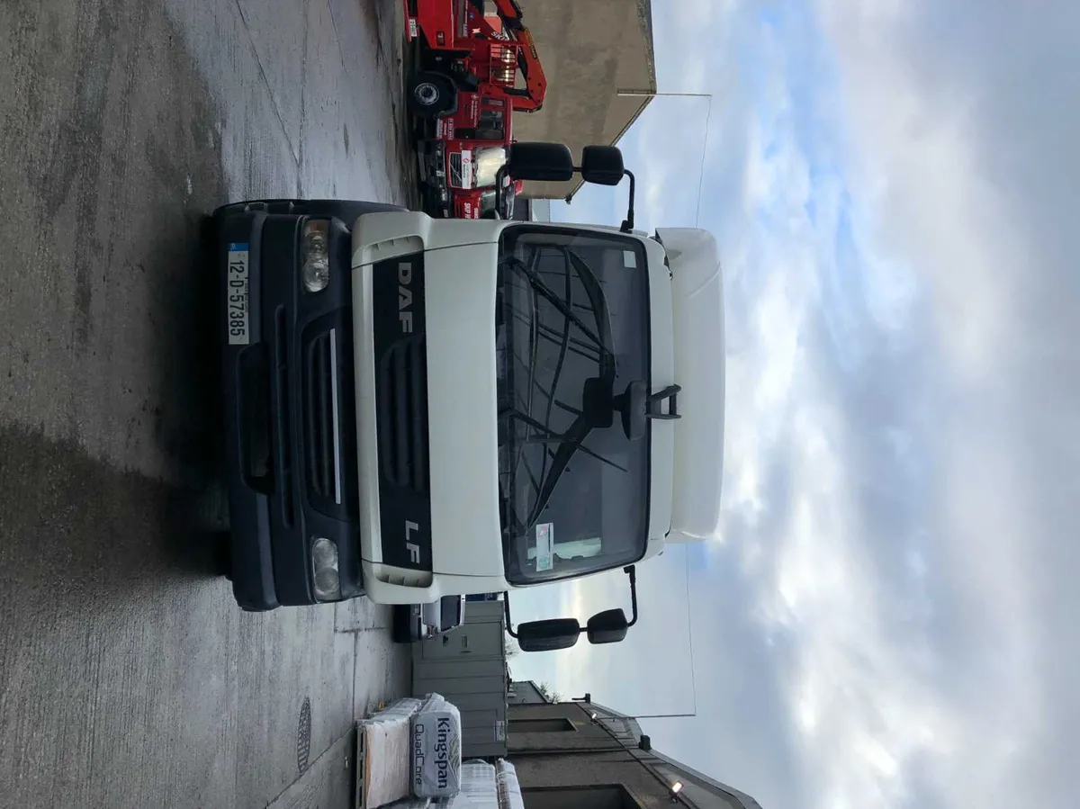 DAF LF55 18T FlATBED WITH CRANE FOR HIRE - Image 3