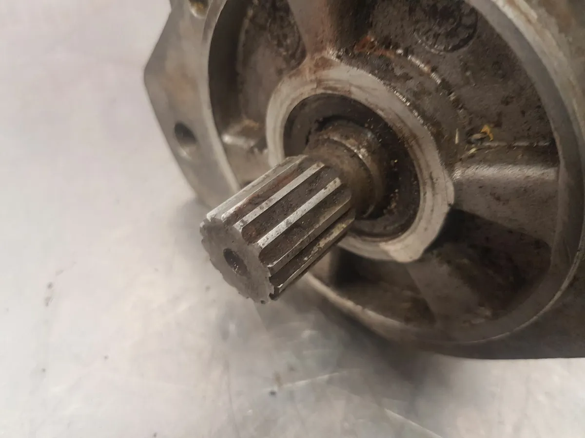 New and Used Hydraulic Pumps  to suit tractor and Plant - Image 4