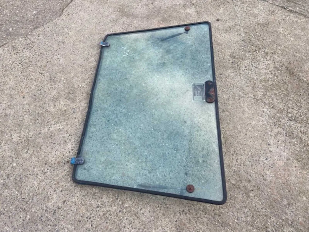 AP Cab Windscreen suit Ford 4610.5610.... - Image 4