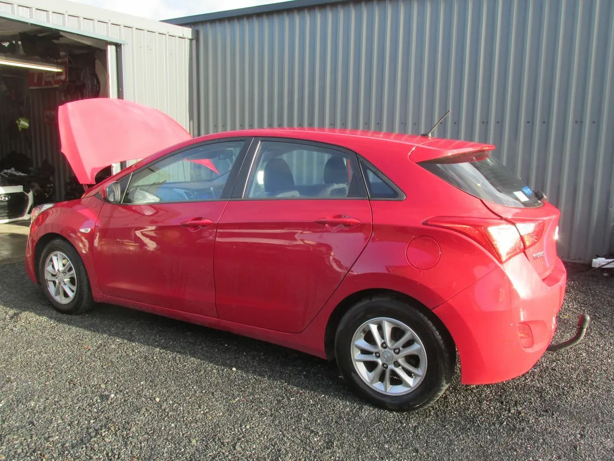 hyundai i30's hatch &estate petrol&diesel breaking - Image 1