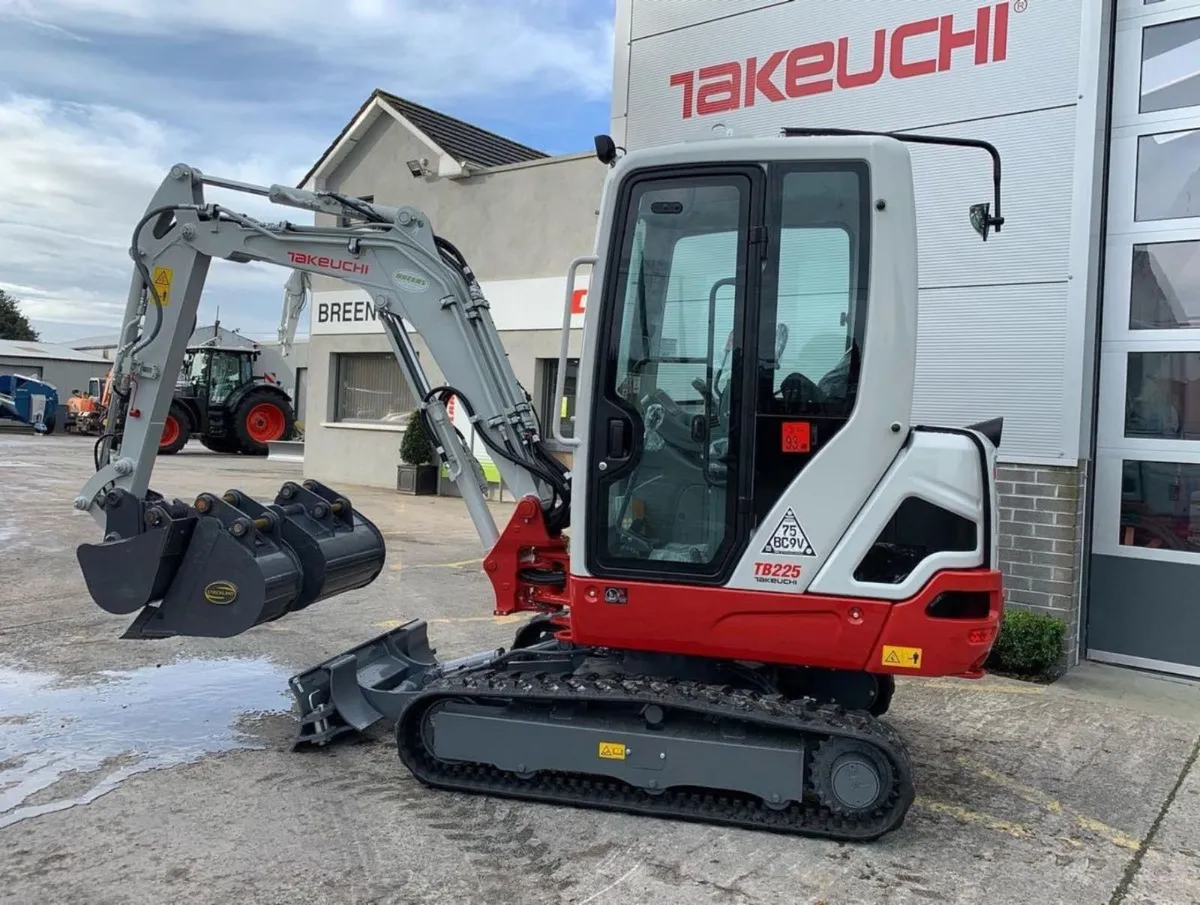 Takeuchi TB225 Mini Digger - Image 2