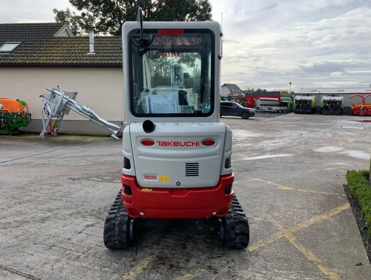 Takeuchi TB225 Mini Digger - Image 4