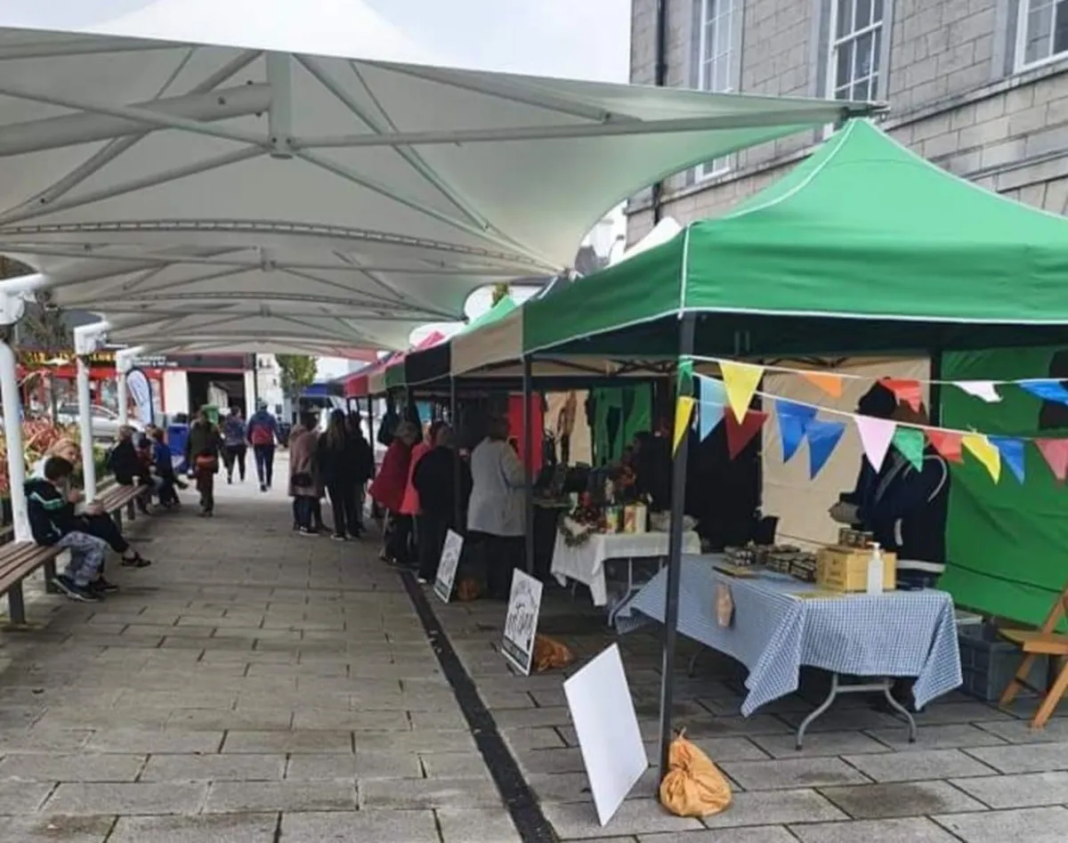 **COLOURS** 3x3m Pop Up GAZEBO + 3 sides - Image 2