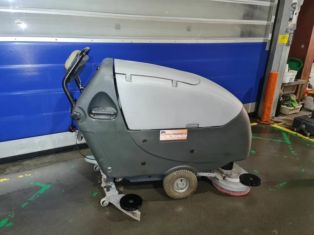 Nilfisk BA651 walk behind scrubber dryer - Image 4