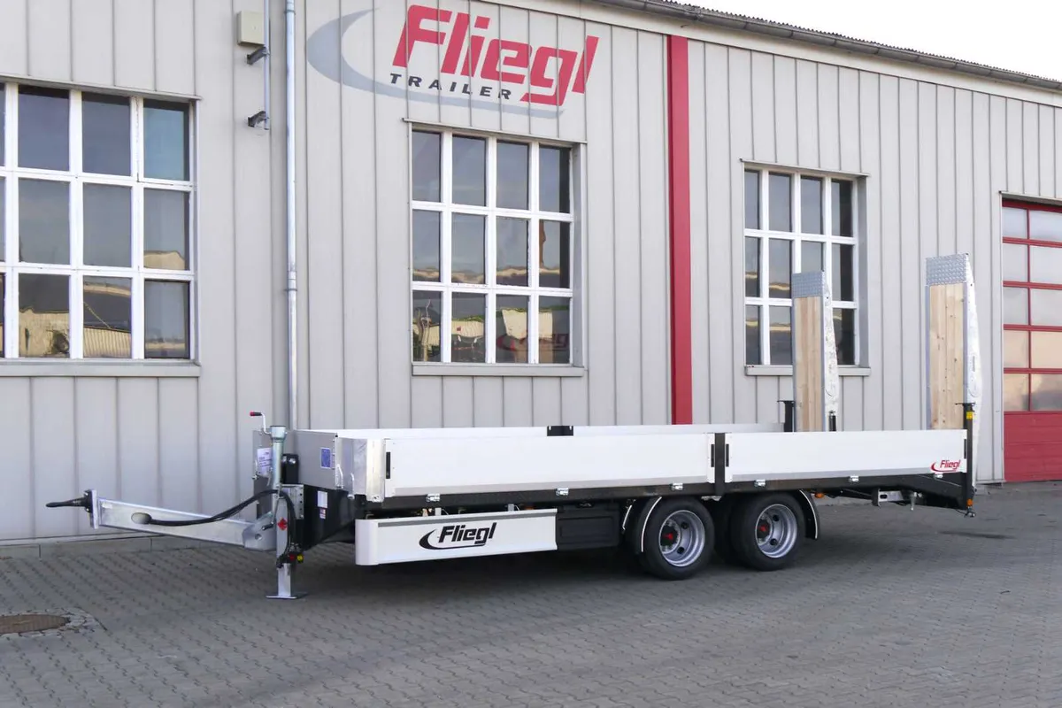 Fliegl 12t beavertail plant trailer - Image 4