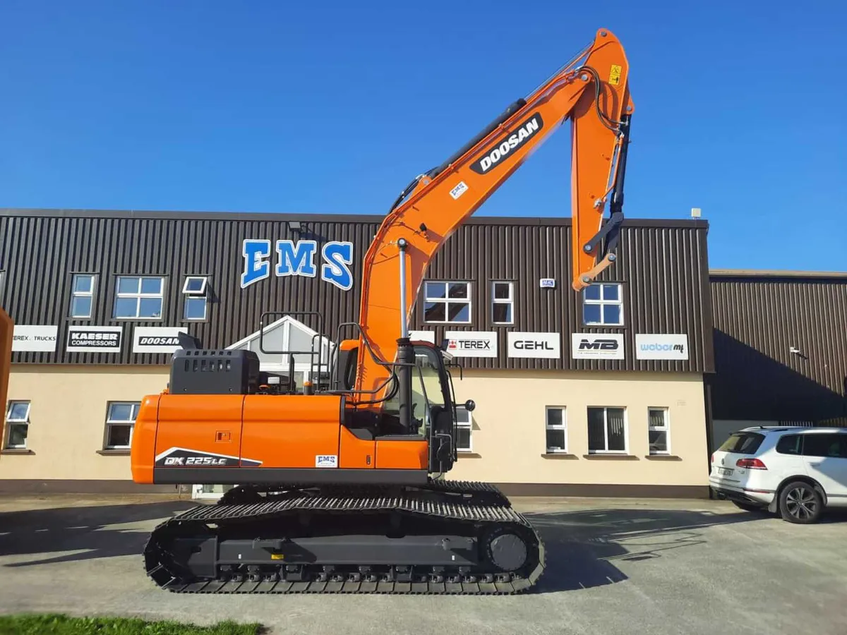 NEW DOOSAN DX225LC-7