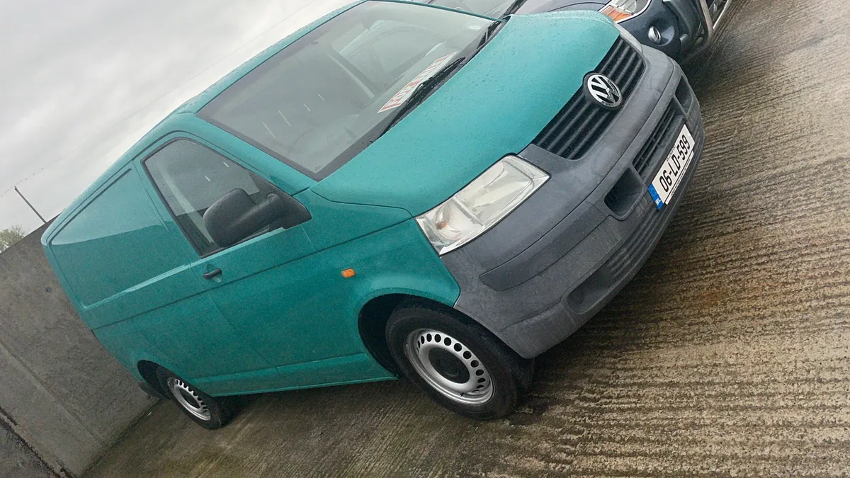 2006 vw transporter 2.5 tdi for dismantling - Image 1