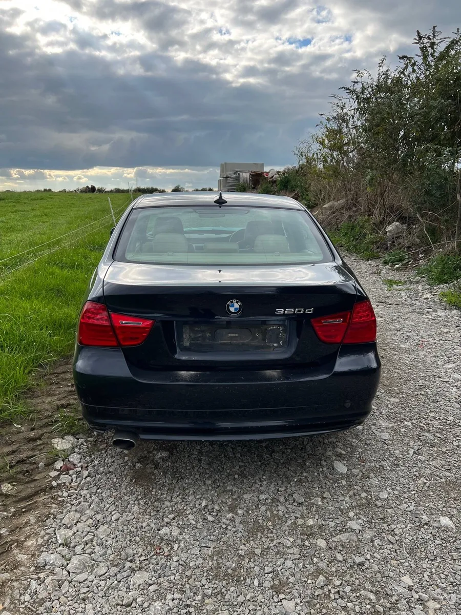 Breaking bmw e90 320d Monacoblue a35/5 - Image 3