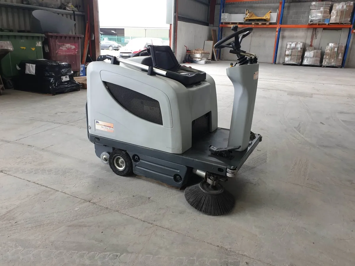 Warehouse cleaning/Sweeping ride on sweeper - Image 1