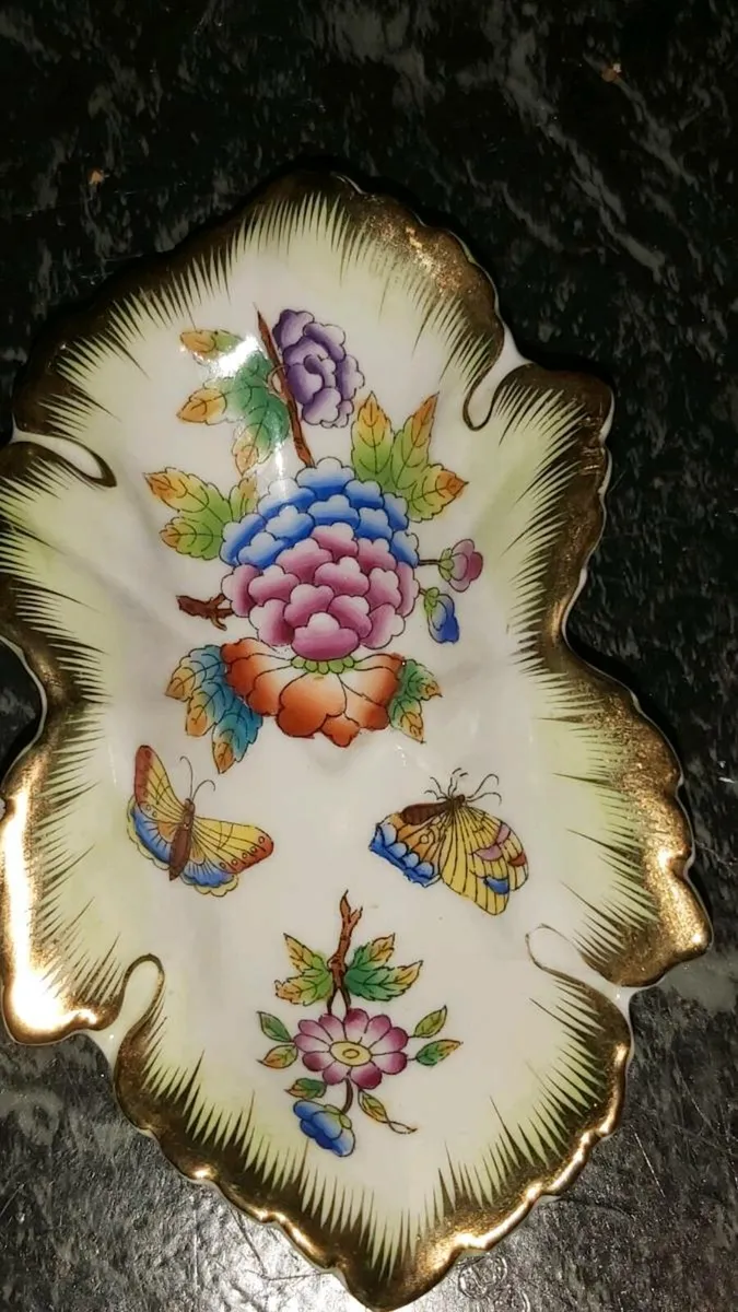 HEREND Queen Victoria tray