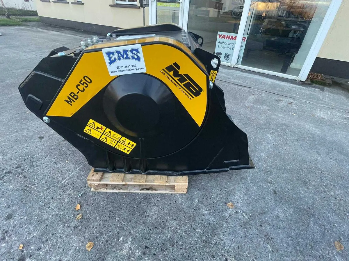 New MB-C50 S2 Crusher Bucket - Image 2