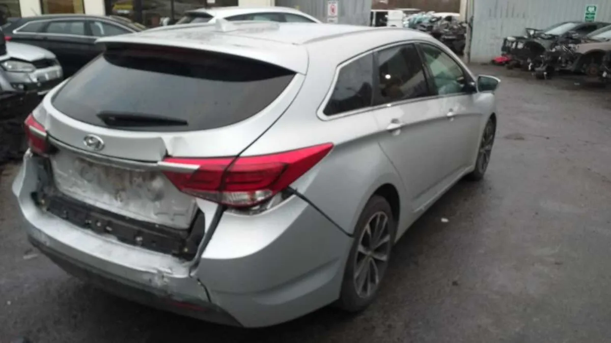 15 HYUNDAI I40  1.7D FOR BREAKING - Image 4