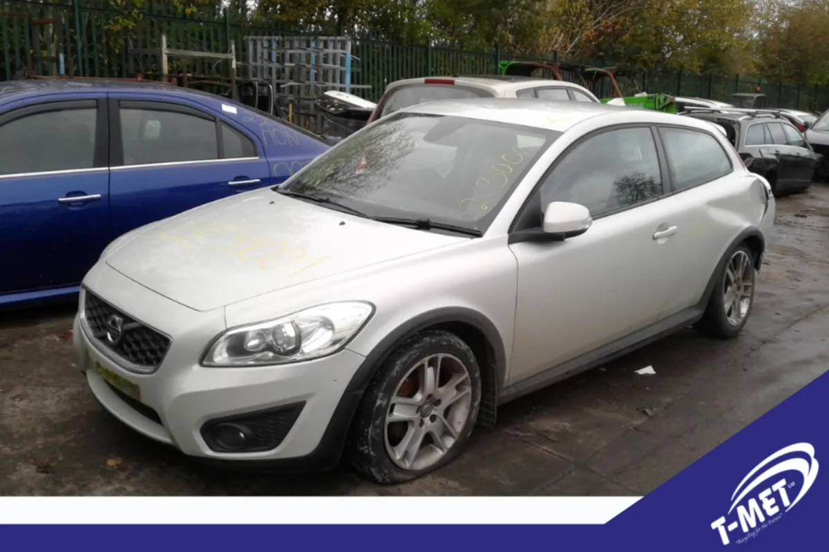 Volvo C30, 2011 BREAKING FOR PARTS