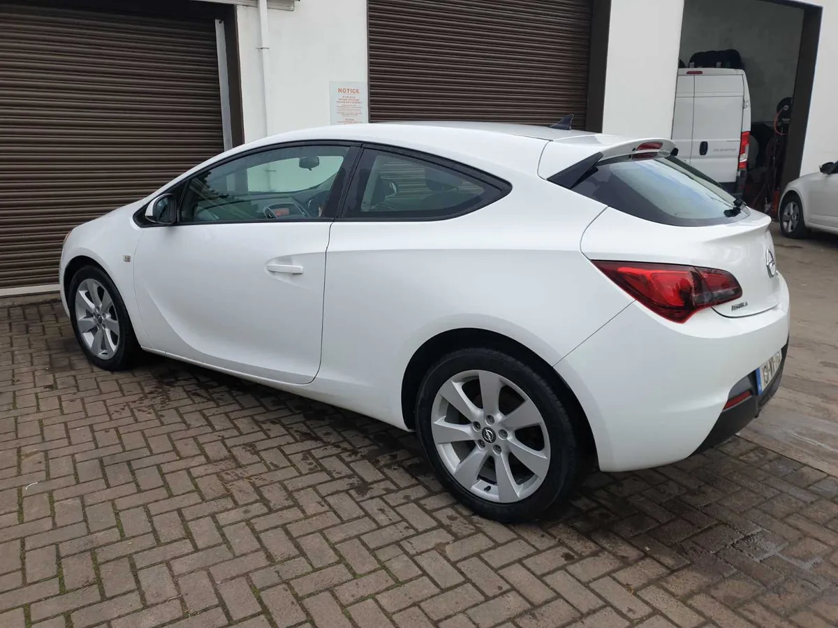 Opel Astra, 2013 Gtc Sport - Image 3