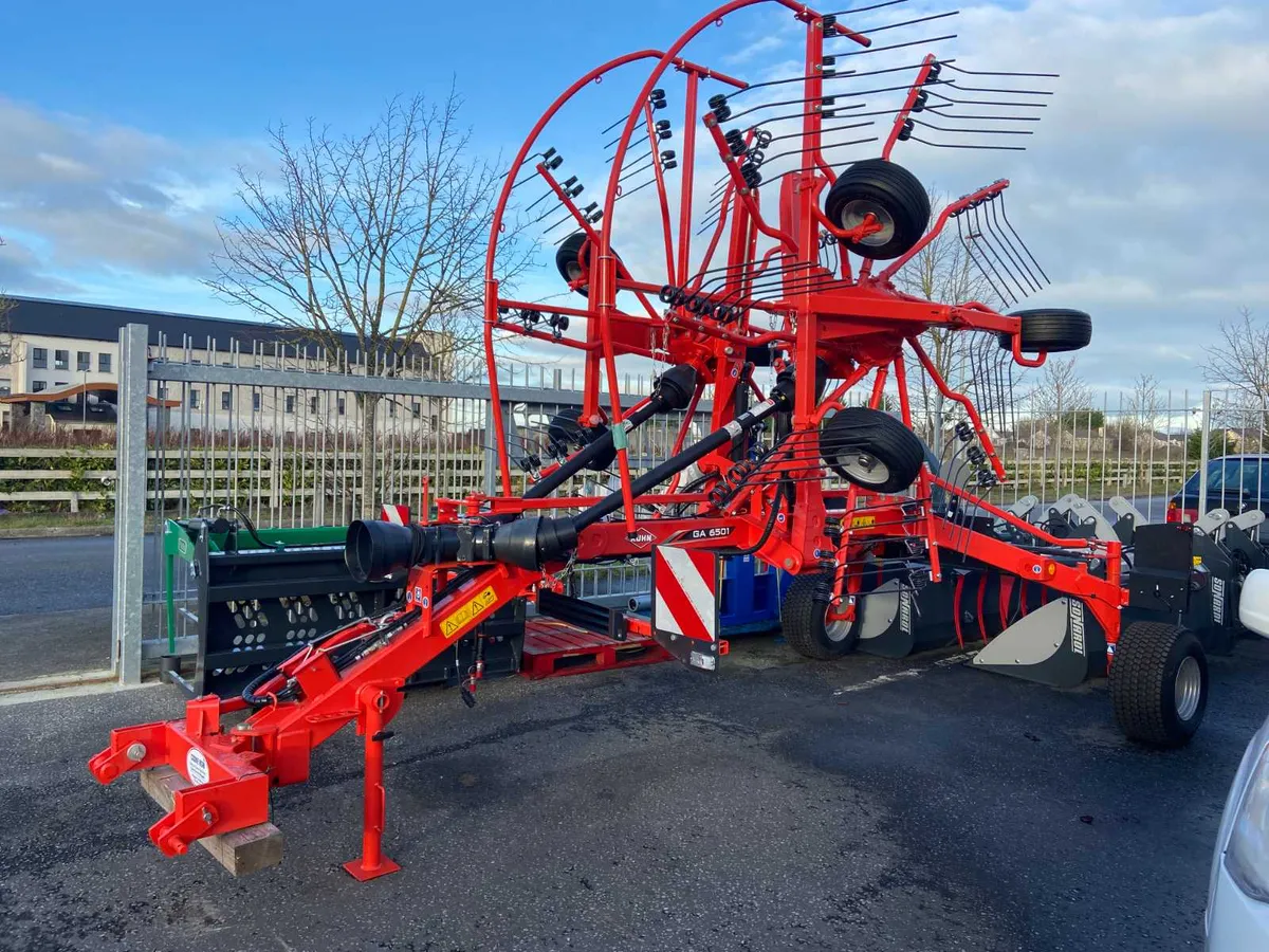 Kuhn GA 6501 silage rake - Image 1