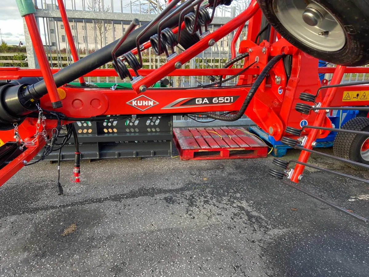 Kuhn GA 6501 silage rake - Image 2