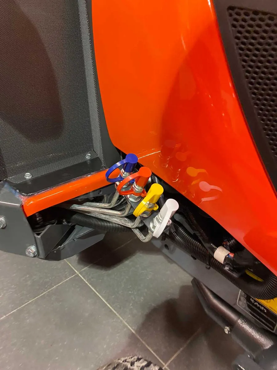 Kubota BX231 Cab - Image 4