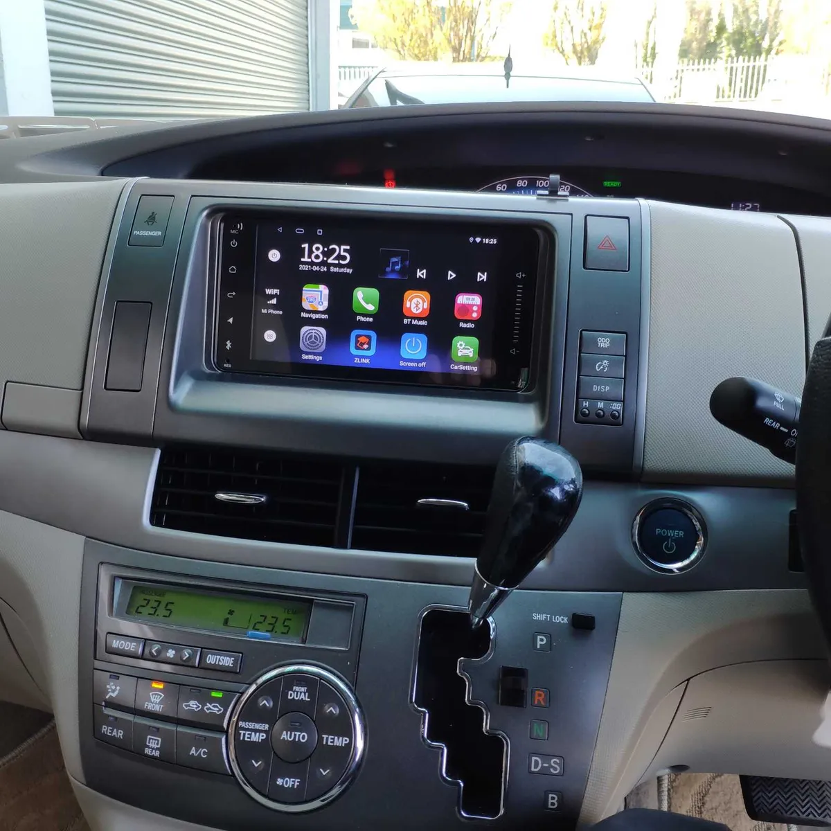 Toyota Estima Android 7" Carplay radio - Image 1
