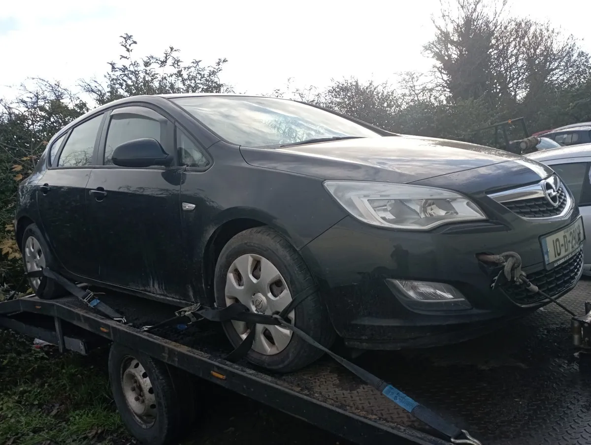 Opel Astra 1.6 petrol 2012 for breaking only