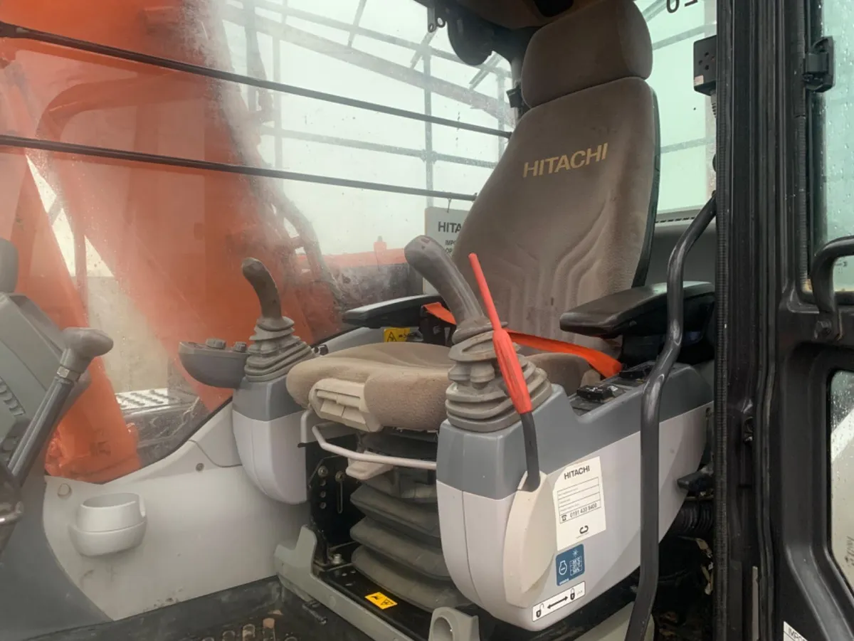 Hitachi Zaxis 130LCN - Image 4