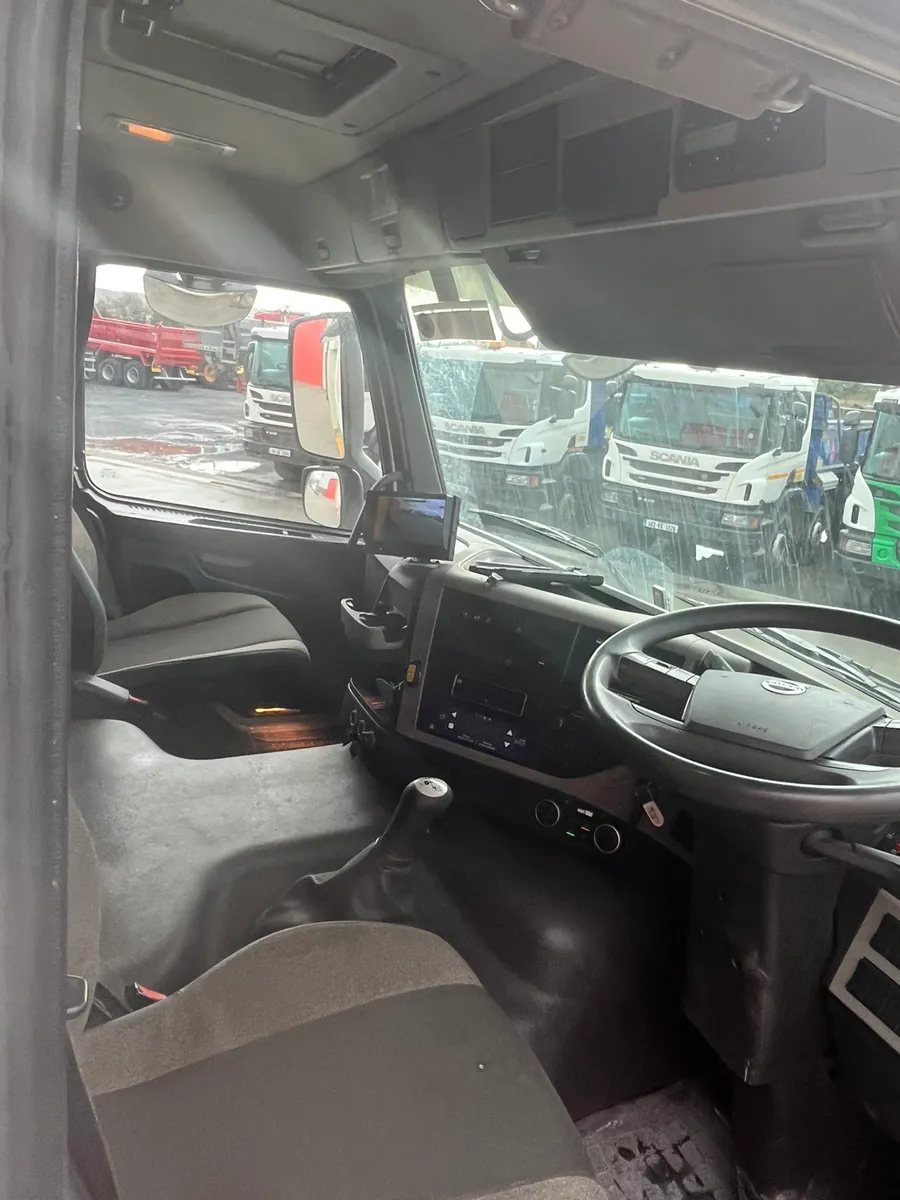 2016 Volvo FM13 420hp - Image 4