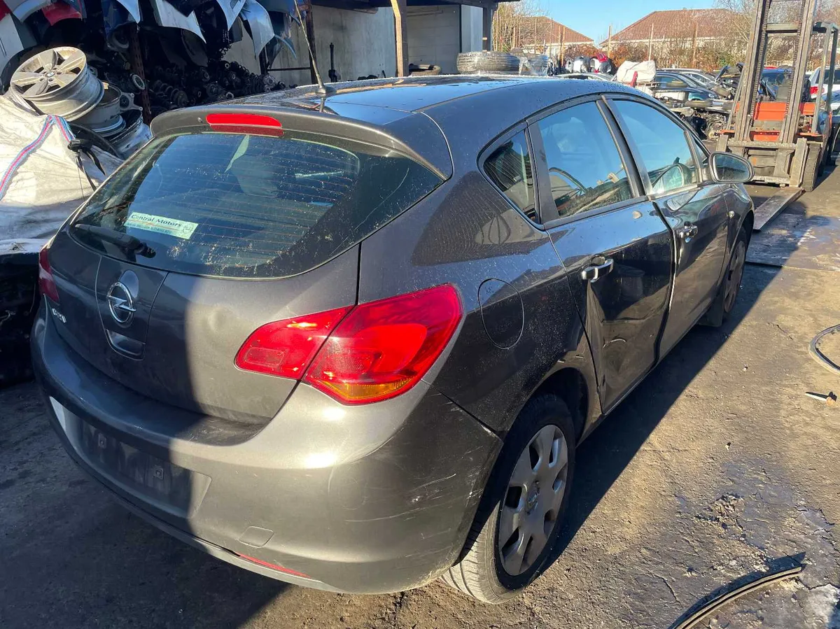 11 OPEL ASTRA  1.4 P (A14XER) FOR BREAKING - Image 3