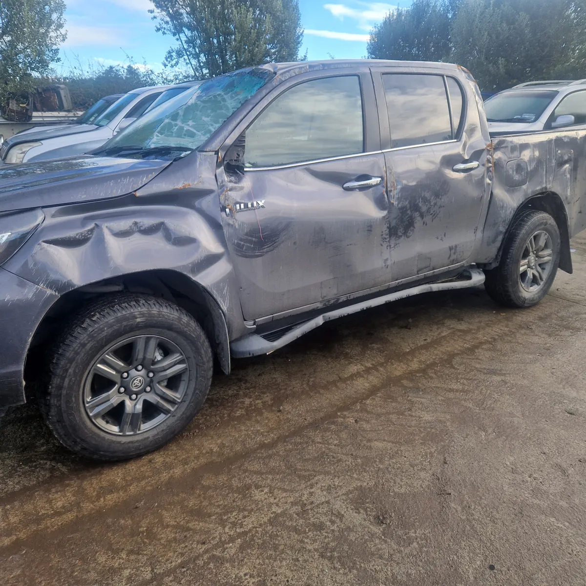 221 Toyota Hilux Just IN FOR BREAKING - Image 2