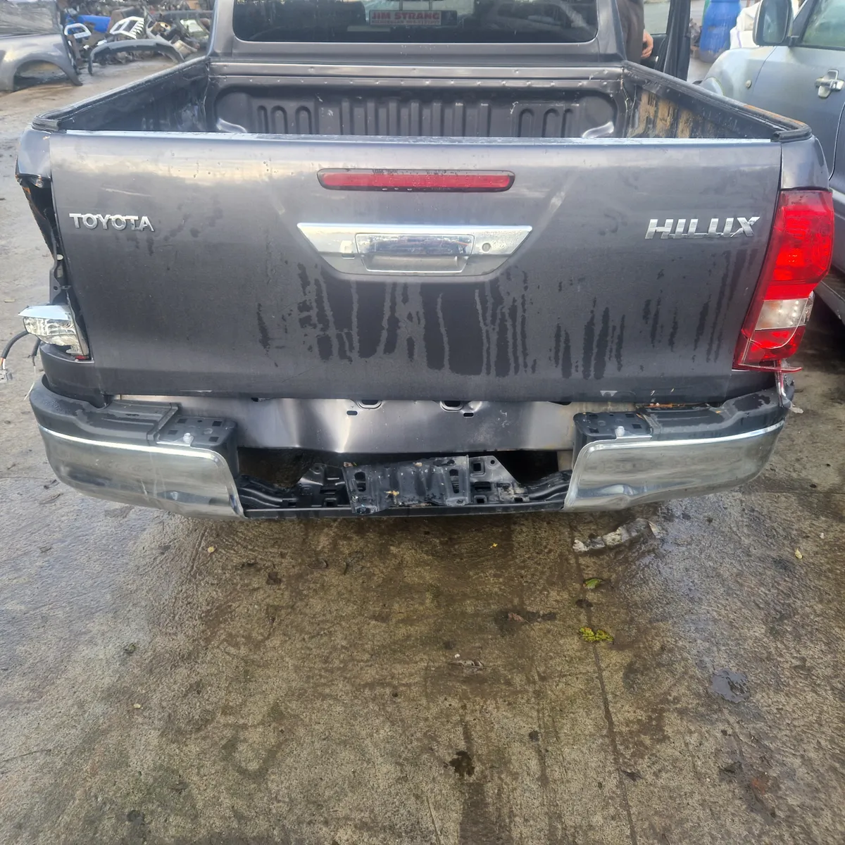 221 Toyota Hilux Just IN FOR BREAKING - Image 3