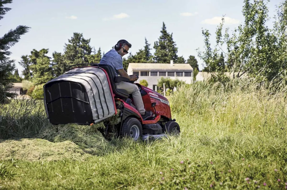 Honda Lawnmowers - FREE Delivery - Image 2