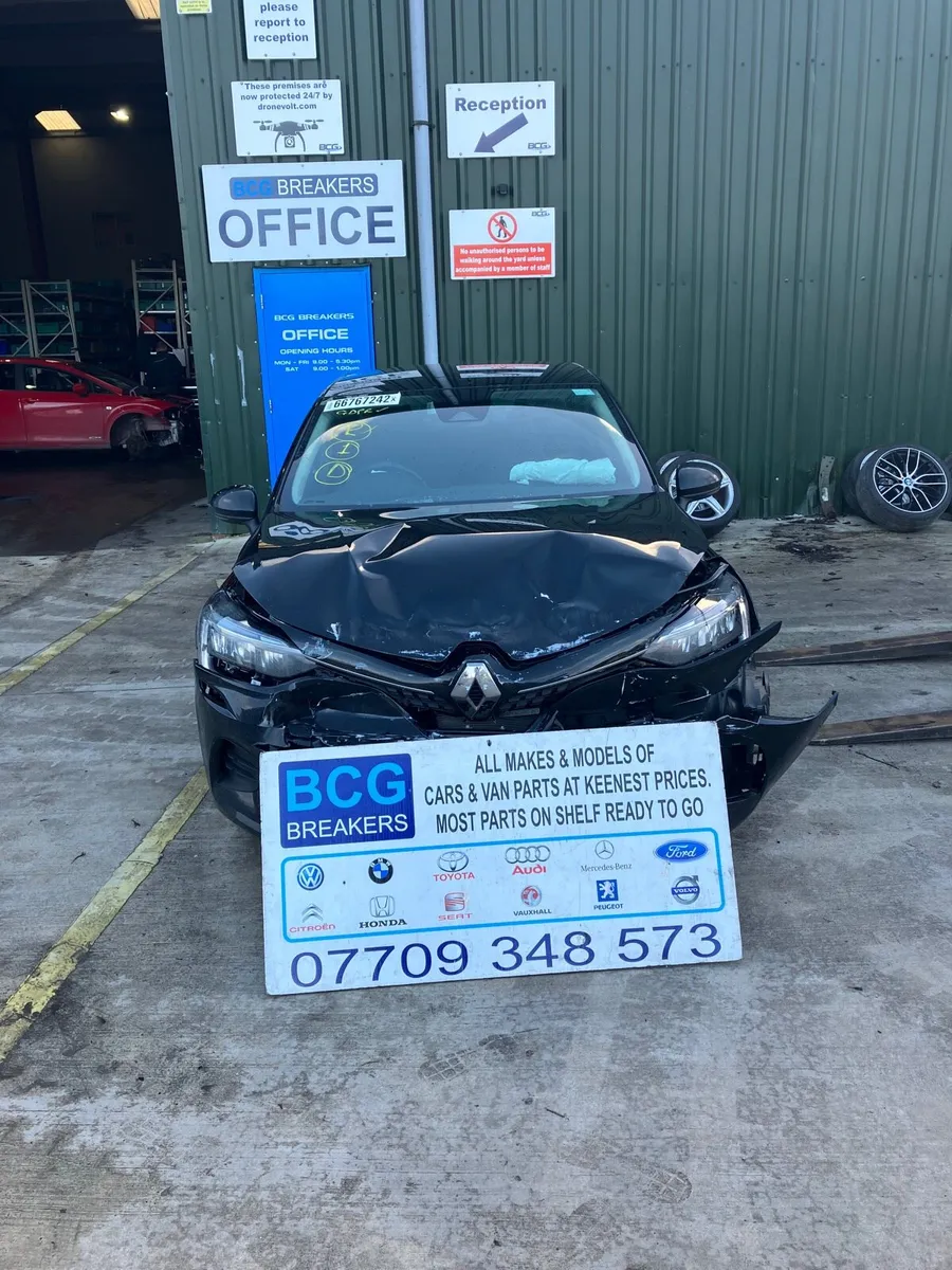 2022 Renault Clio parts breaking BCG