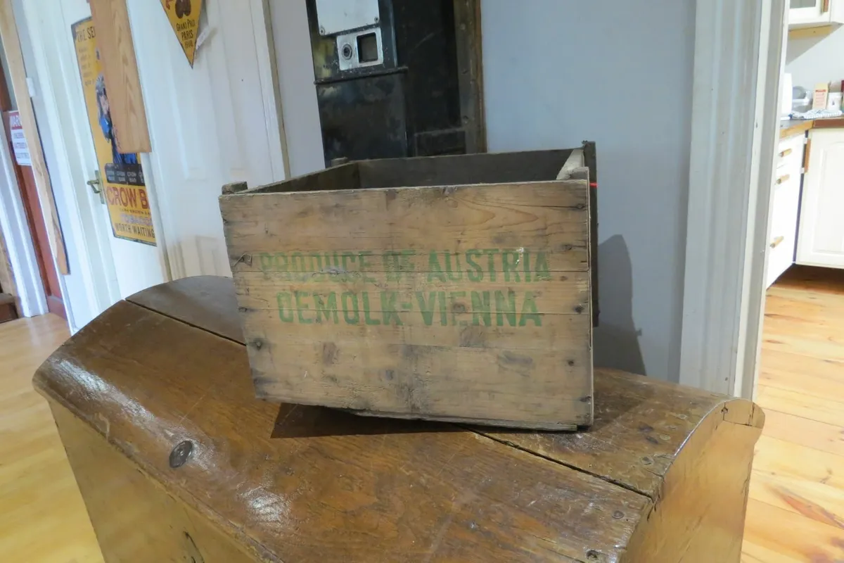 Vintage boxes - Image 1