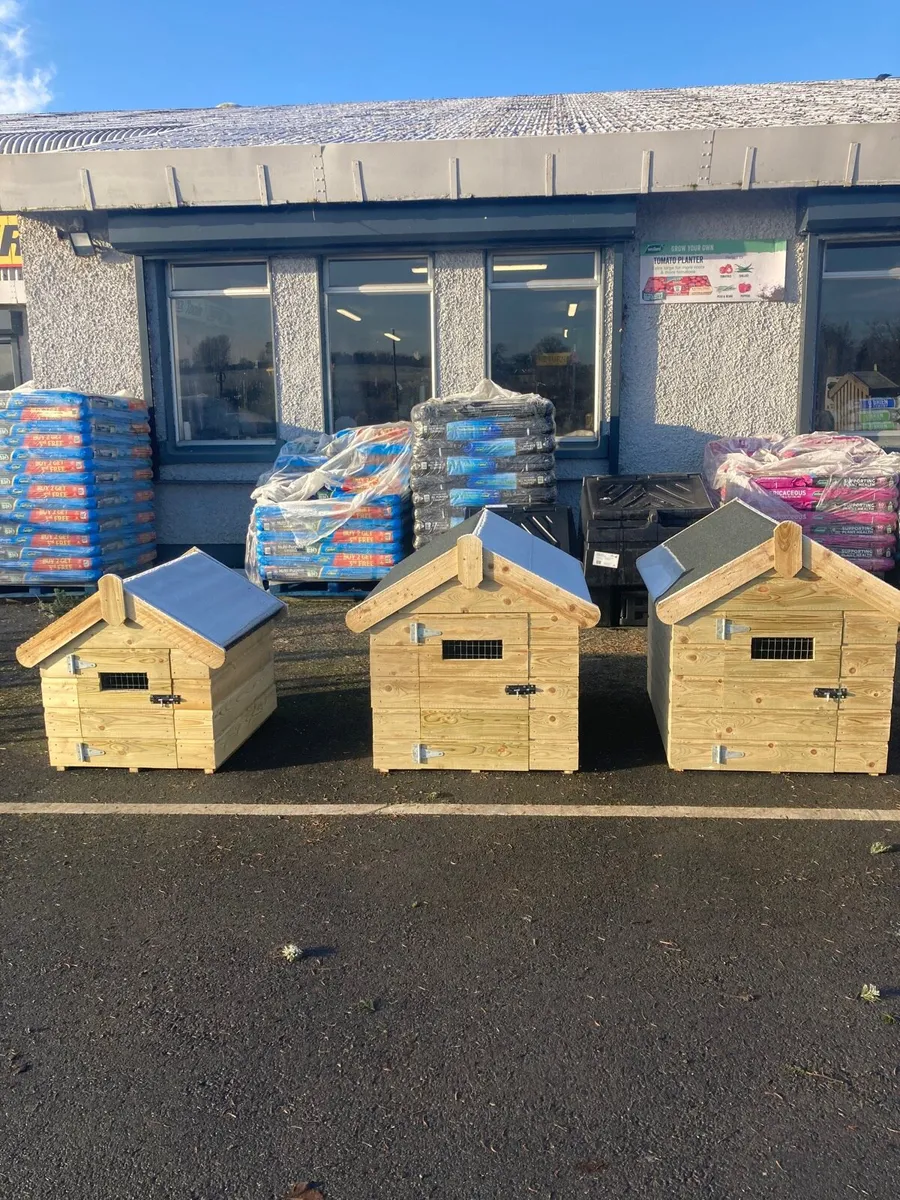 dog boxes , benches , wheelchair  friendly tables
