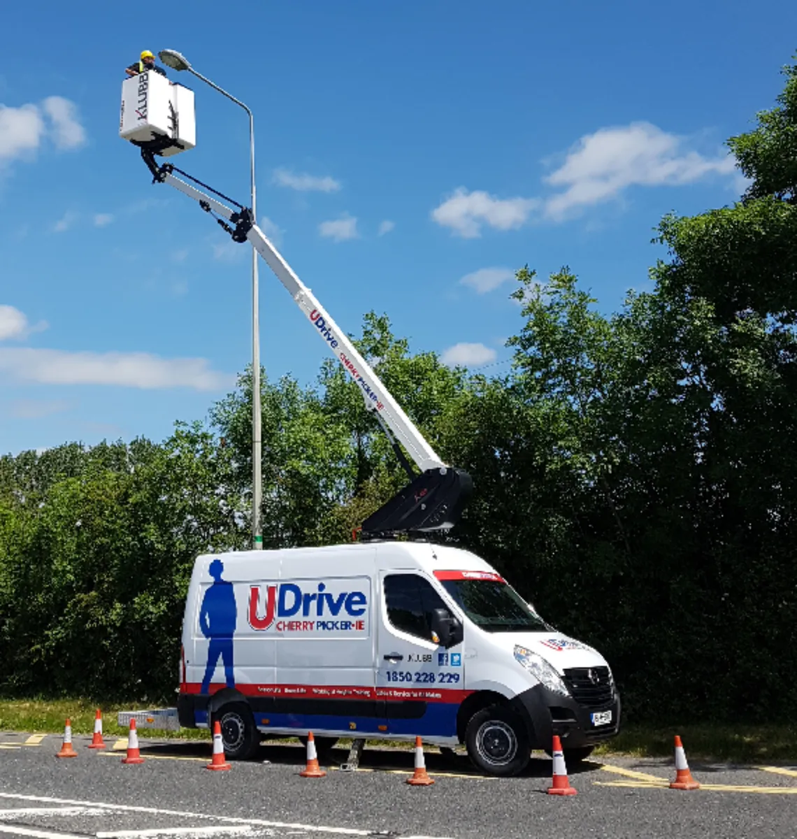 Hire 15mtr Van Mounted Booms & 20mtr Truck Mounted - Image 2