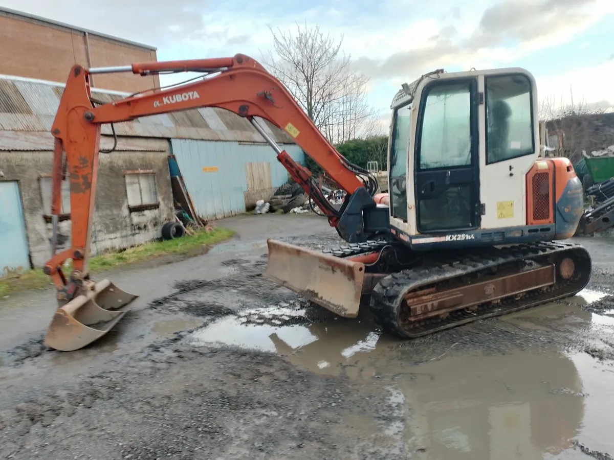 KX251 KUBOTA DIGGER 7.5 TON - Image 1