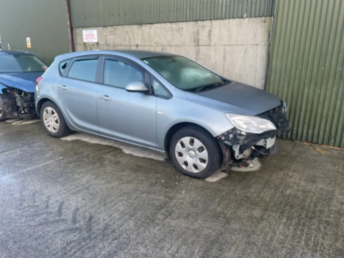 2010 opel Astra 1.7 cdti for dismantling