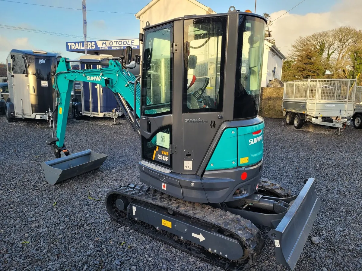 NEW SUNWARD  2.5 TON   MINI DIGGER