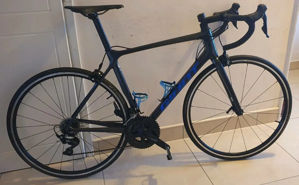 GIANT TCR ADVANCED 2022... Open to OFFERS - Image 1